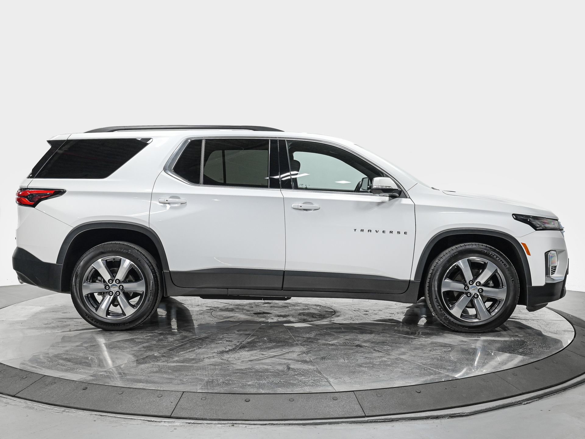 Used 2023 Chevrolet Traverse LT w/ LT Premium Package image 8