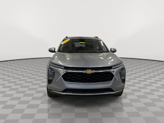 Certified 2025 Chevrolet Trax LT w/ LT Convenience Package FWD image 3