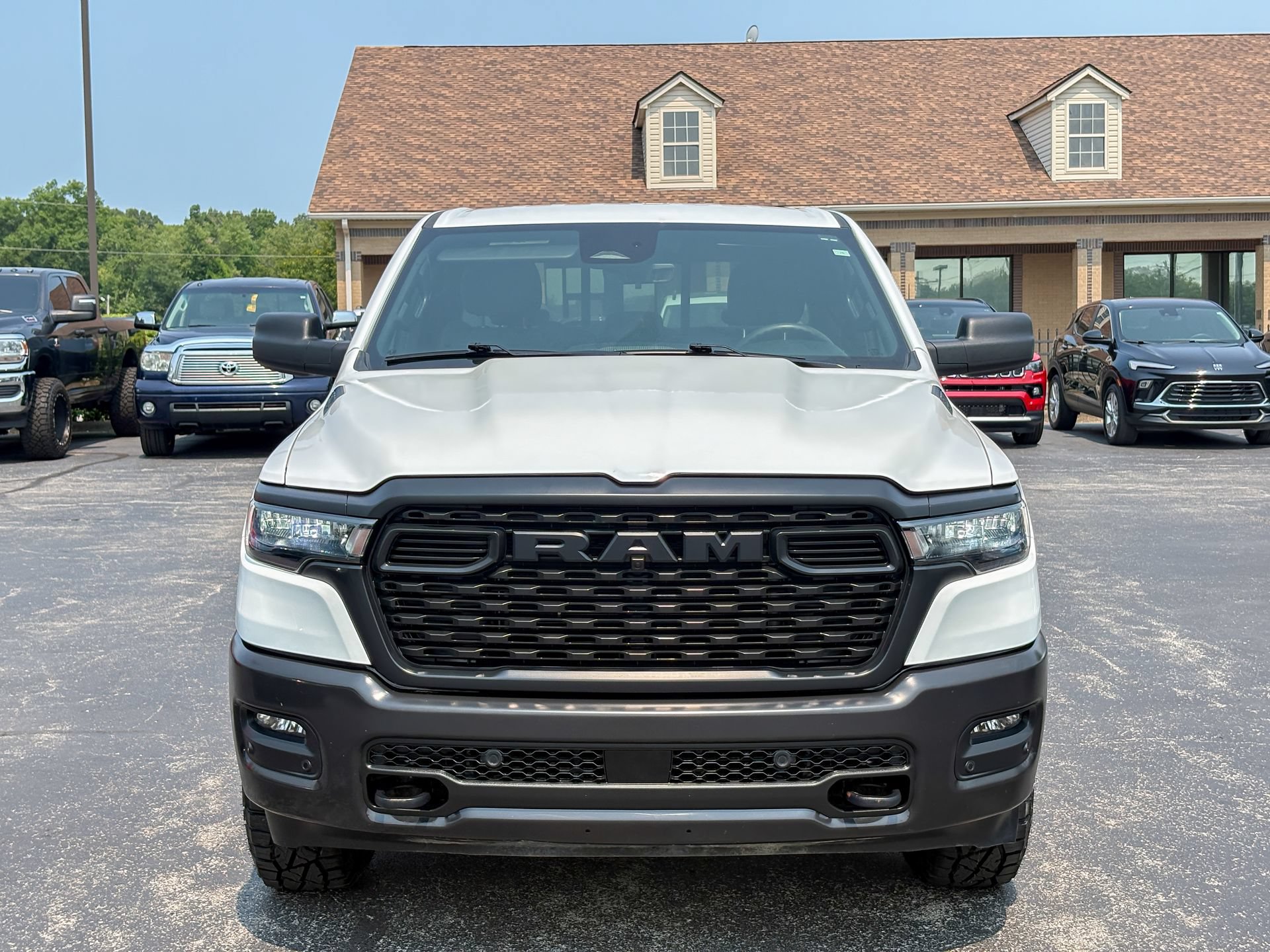 Used 2025 RAM 1500 Warlock AWD/4WD image 4