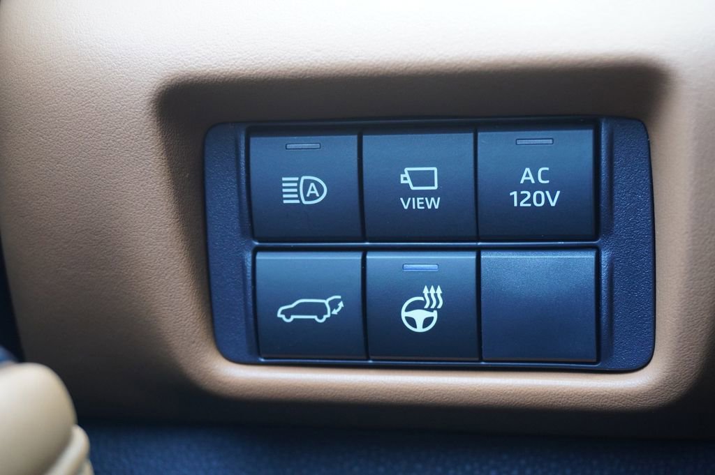 New 2026 Toyota Highlander Platinum image 14