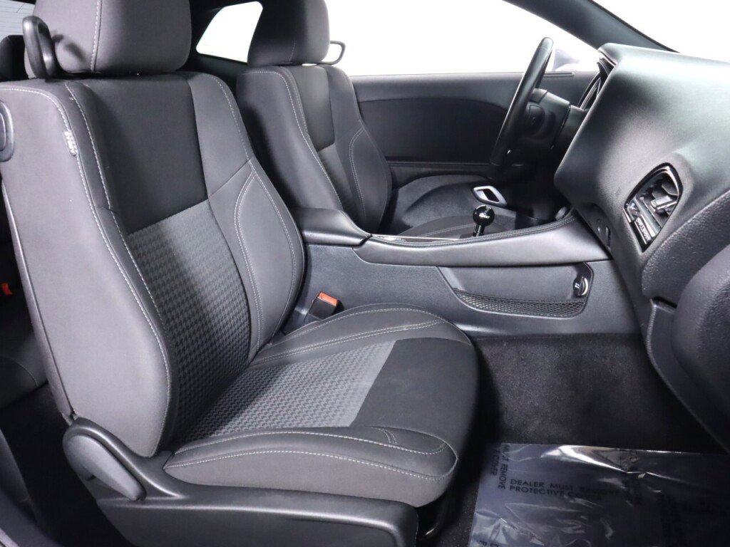 Used 2016 Dodge Challenger R/T RWD image 30