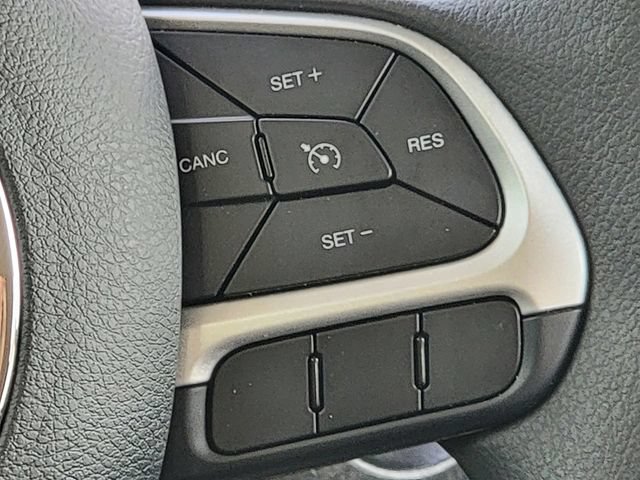 Certified 2023 Jeep Renegade Latitude AWD/4WD image 34