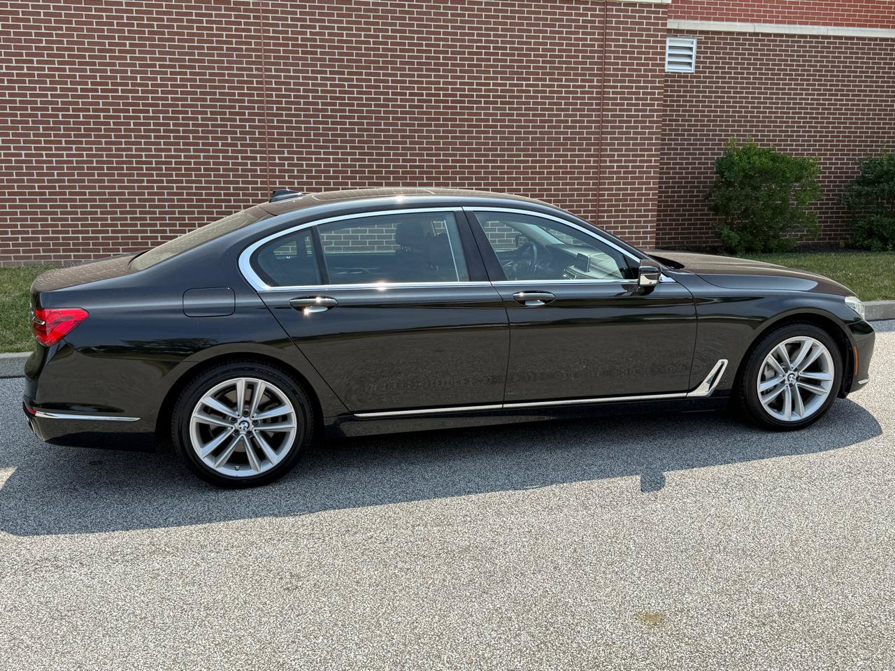Used 2017 BMW 750i xDrive AWD/4WD image 13