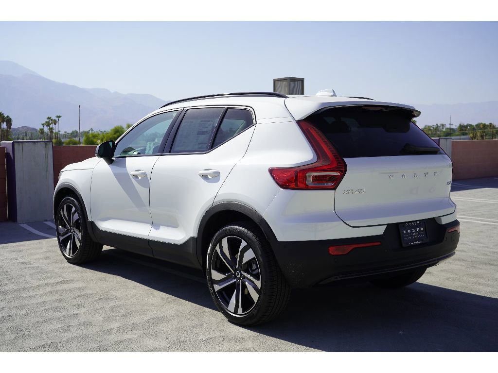 New 2026 Volvo XC40 B5 Ultra w/ Climate Package image 7