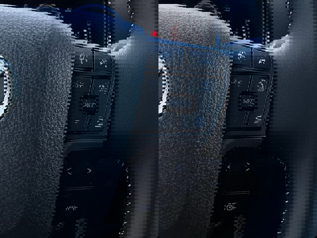 Used 2025 Toyota Camry SE image 35