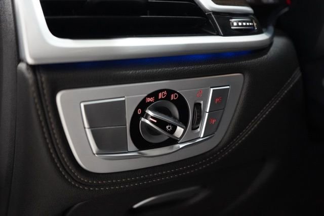 Used 2020 BMW 745e xDrive image 22