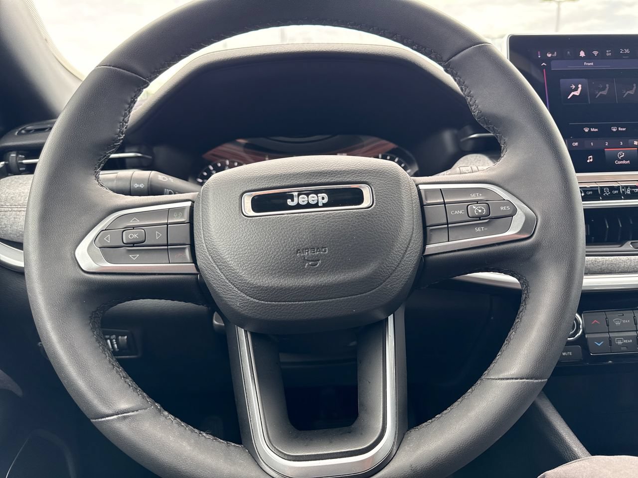 Used 2024 Jeep Compass Latitude AWD/4WD image 18