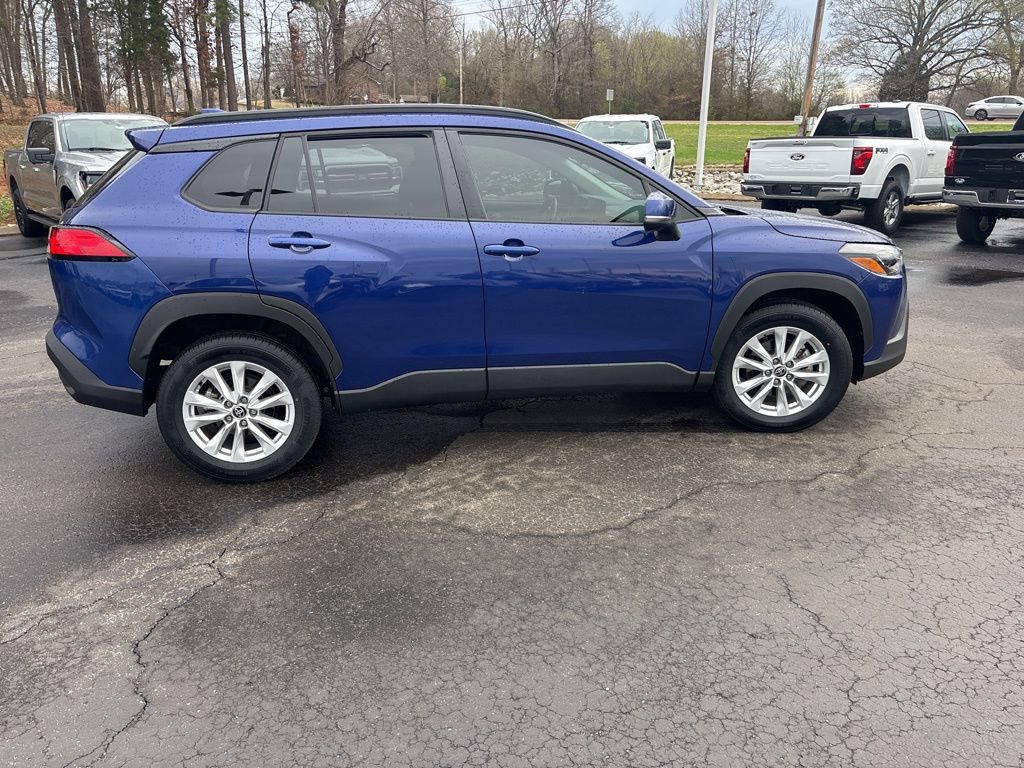 Used 2023 Toyota Corolla Cross LE w/ Moonroof Package image 9