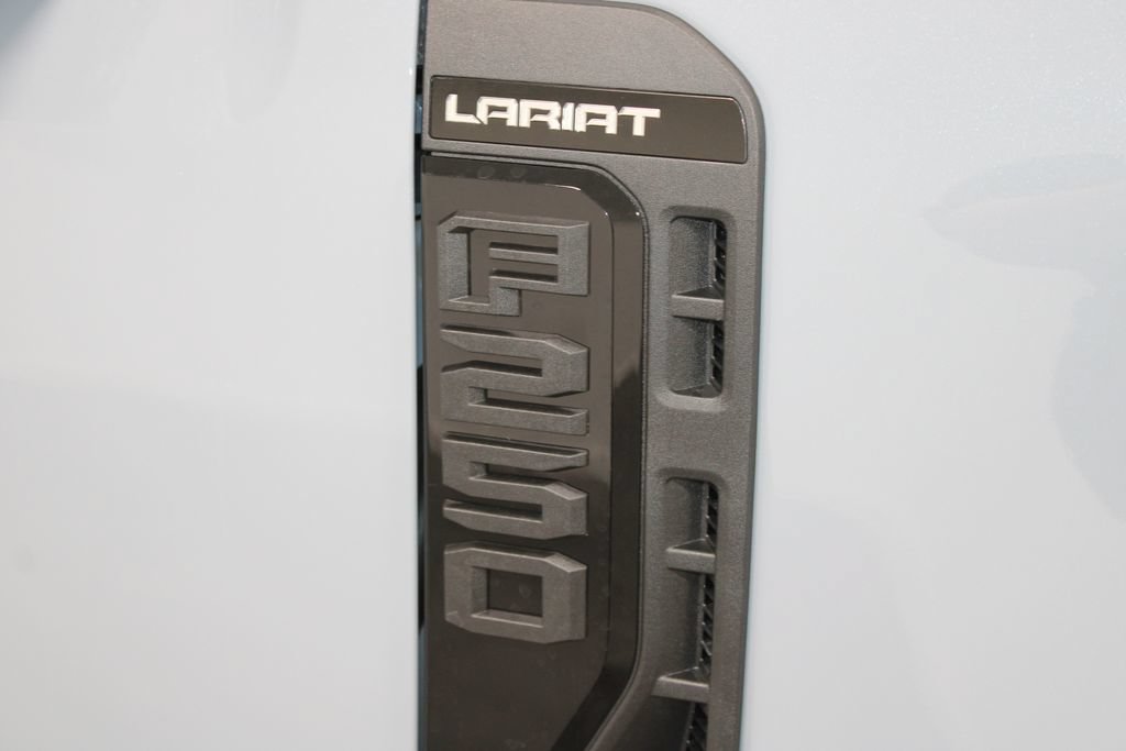 New 2026 Ford F250 Lariat w/ Black Appearance Package AWD/4WD image 11