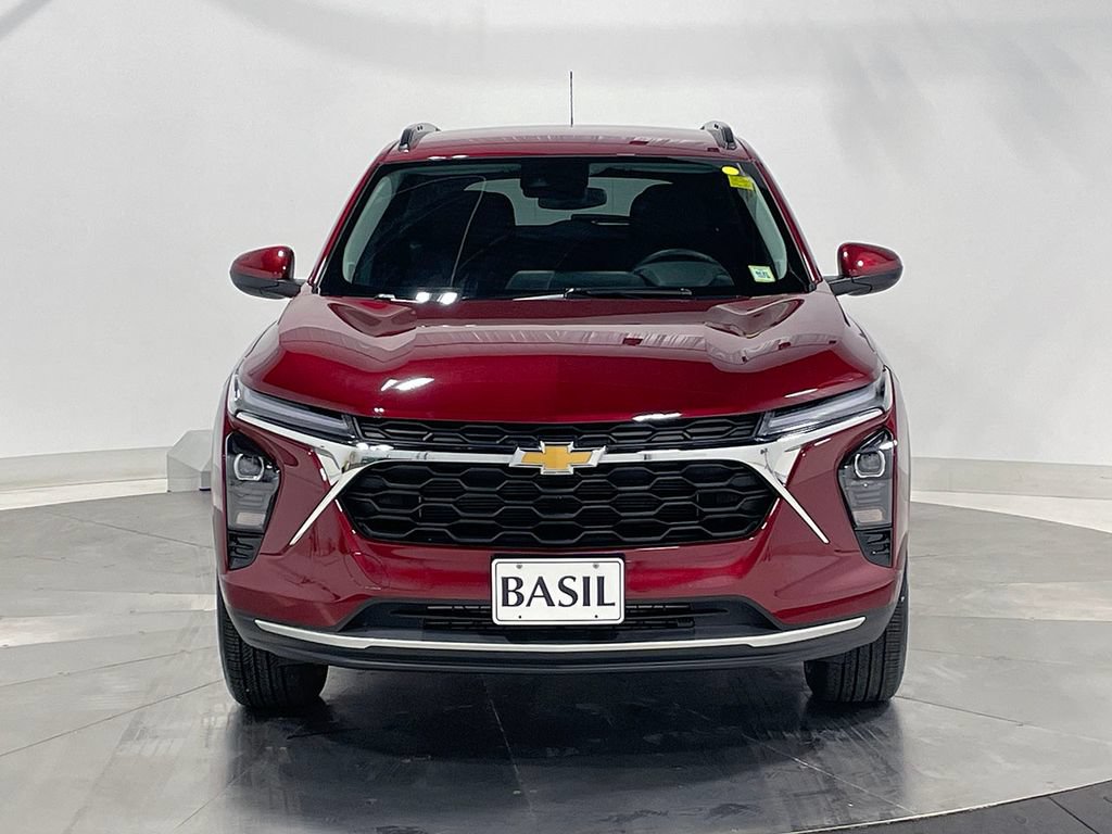 Used 2025 Chevrolet Trax LT FWD image 9