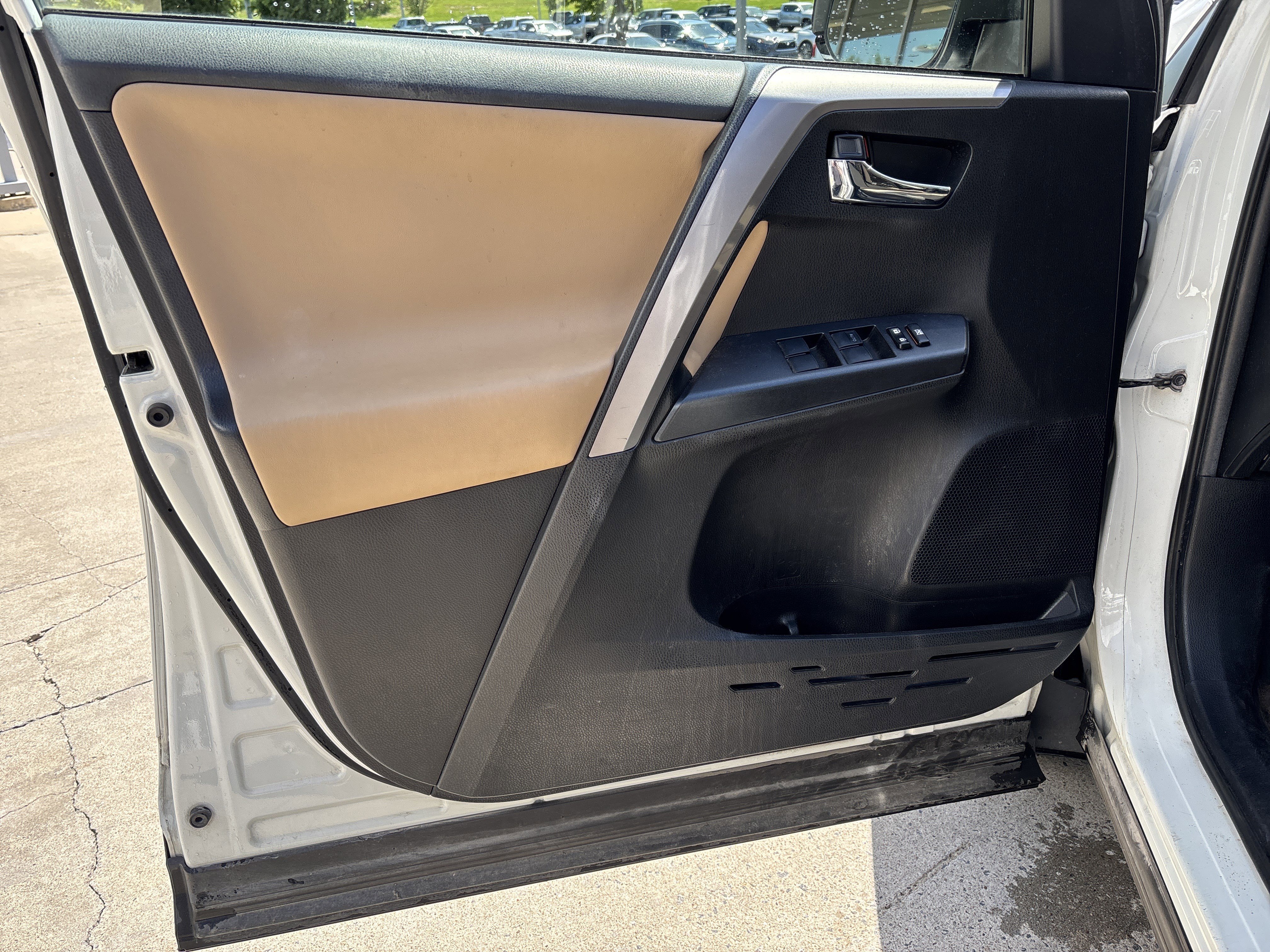 Used 2017 Toyota RAV4 XLE AWD/4WD image 13