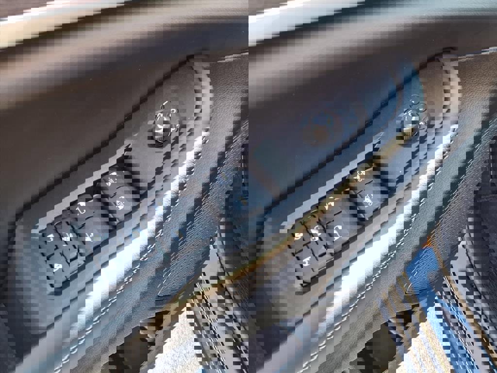 Used 2025 Jeep Grand Cherokee Limited w/ Black Appearance Package image 20