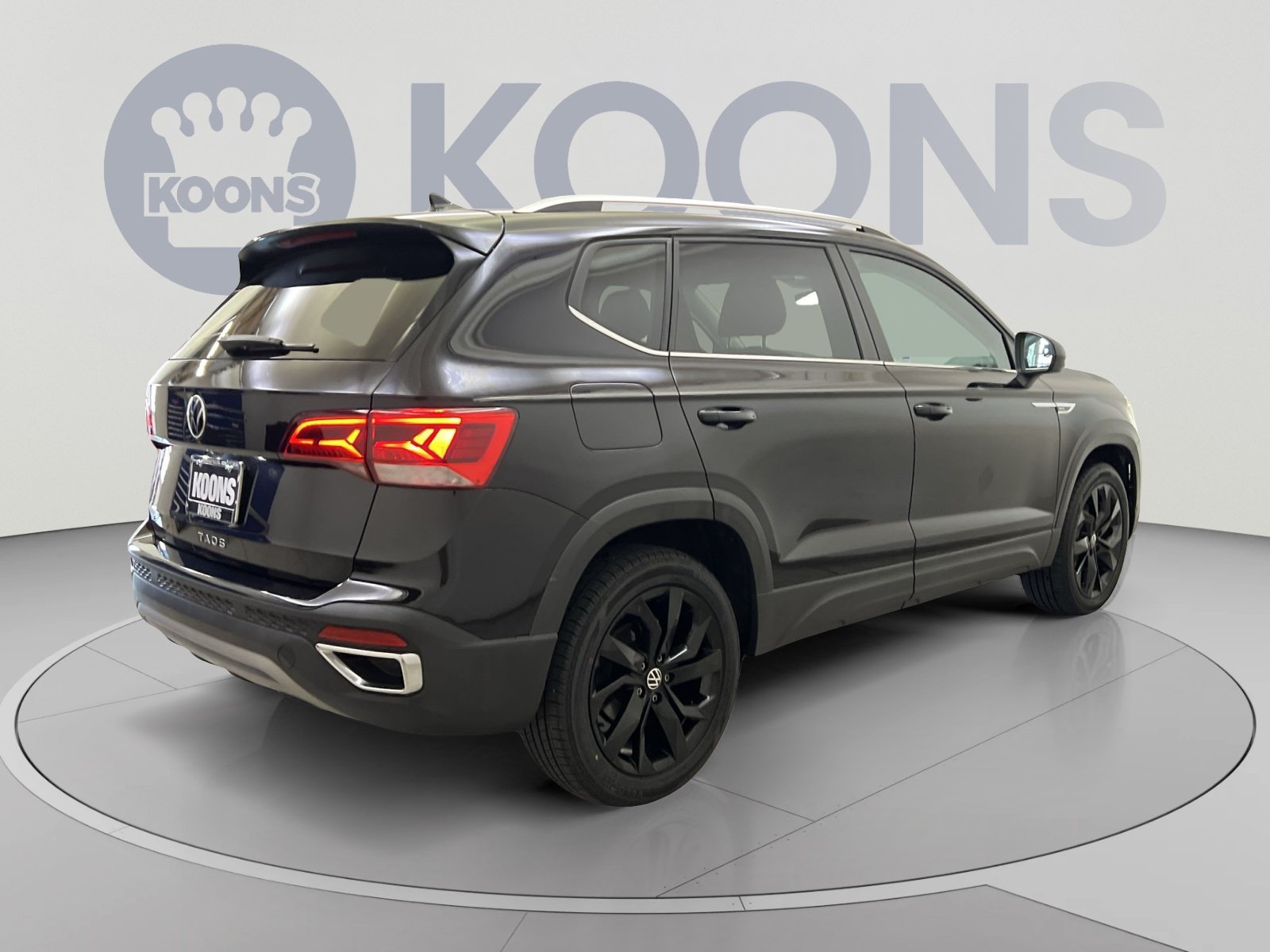 Used 2024 Volkswagen Taos SE w/ Panoramic Sunroof Package FWD image 8