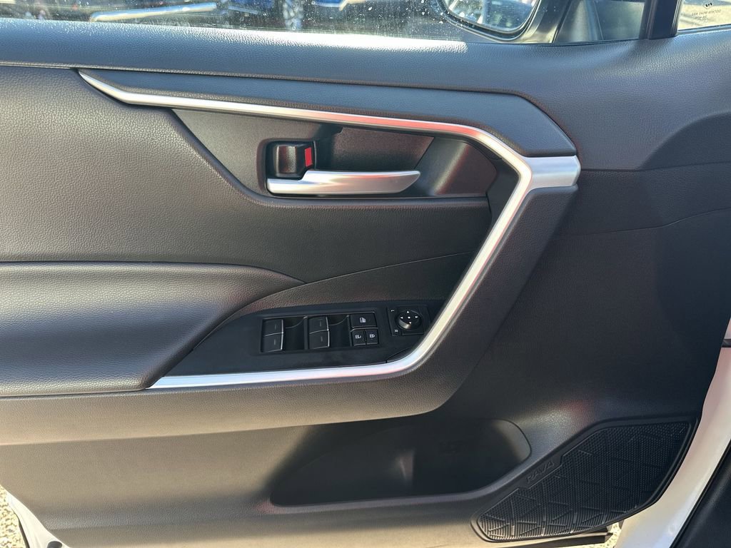 Used 2025 Toyota RAV4 XLE image 29