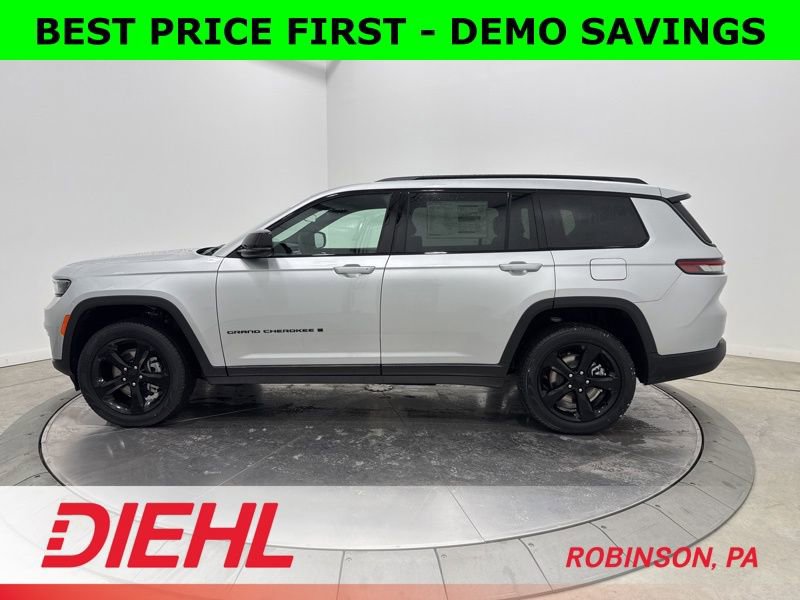 New 2025 Jeep Grand Cherokee L Limited w/ Black Appearance Package AWD/4WD image 4