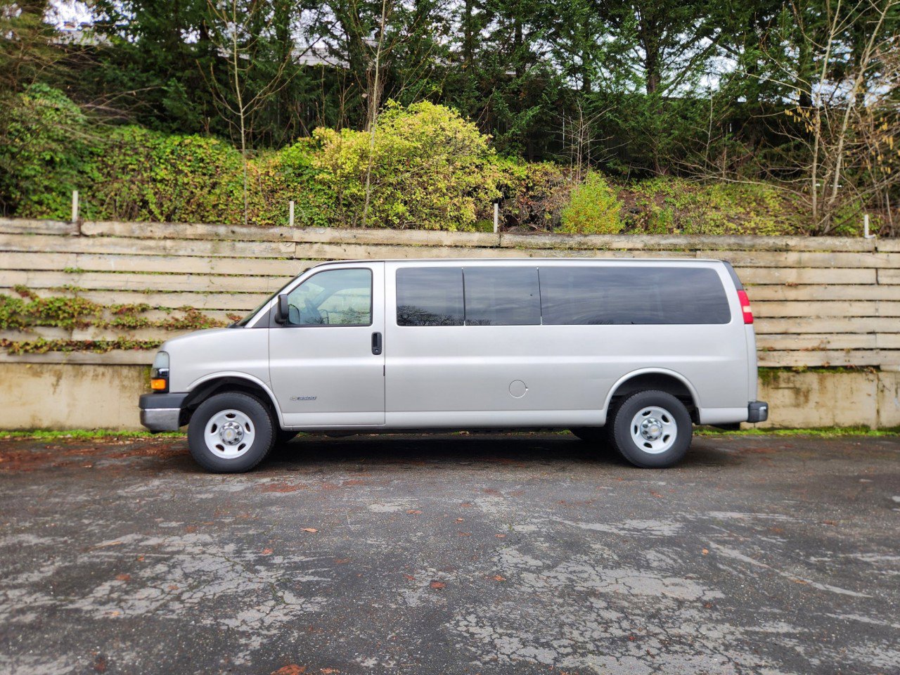 Used 2005 Chevrolet Express 3500 Extended Passenger w/ LS Preferred Equipment Group image 5