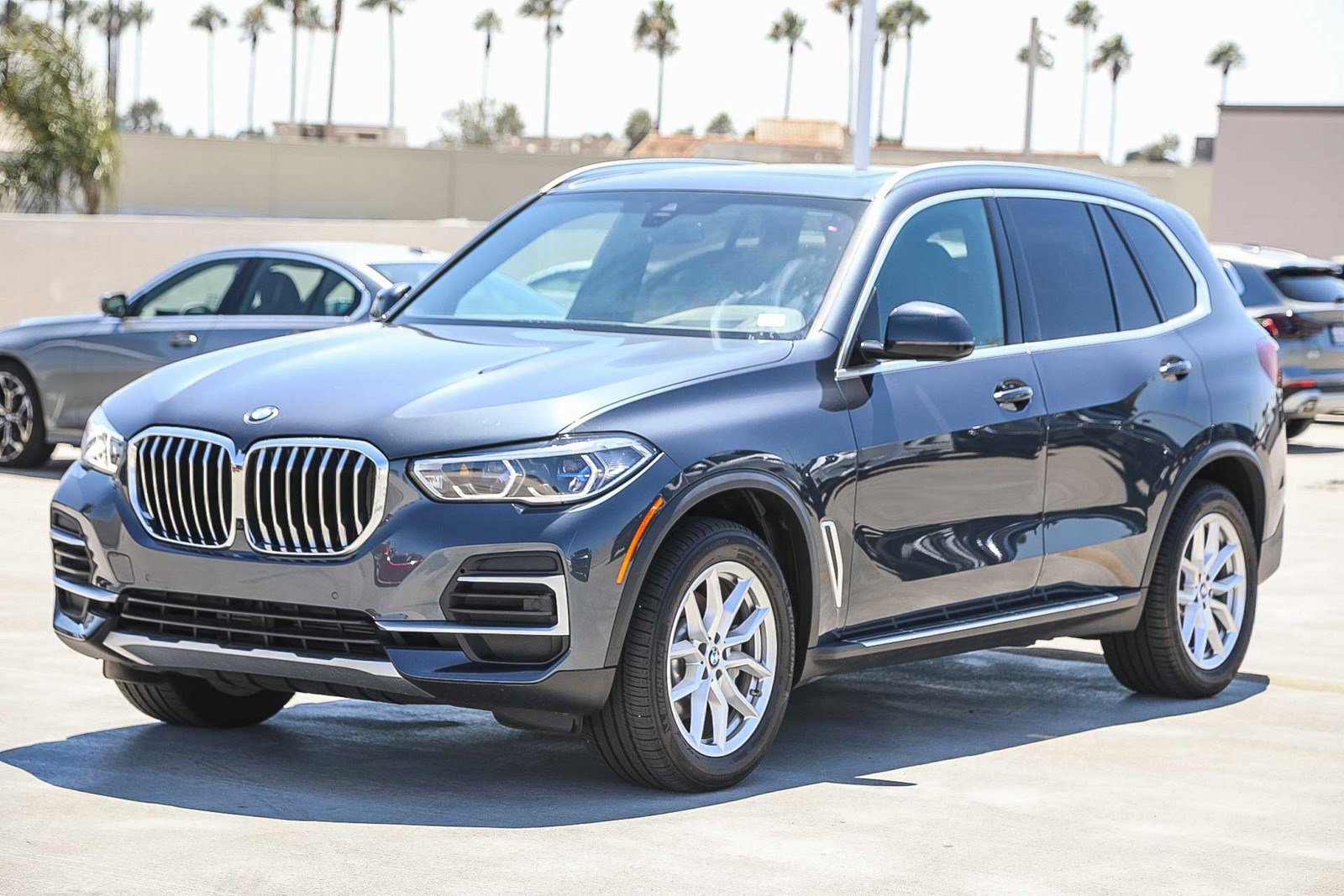 Used 2022 BMW X5 xDrive40i w/ Executive Package image 3
