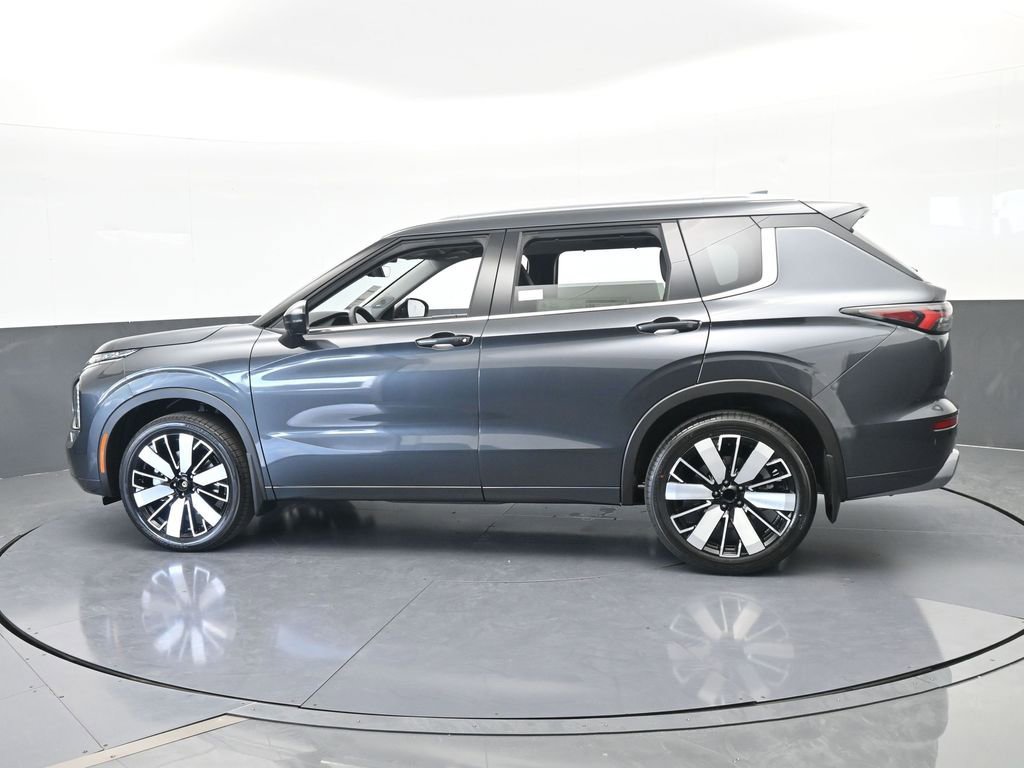 New 2026 Mitsubishi Outlander SEL FWD image 3