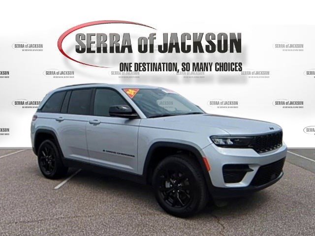 Used 2024 Jeep Grand Cherokee Altitude image 2