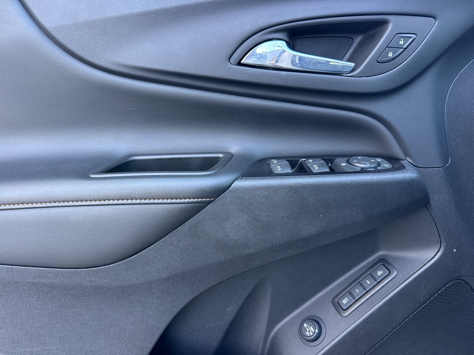 Used 2022 Chevrolet Equinox Premier AWD/4WD image 11