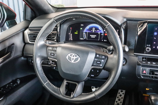 Used 2025 Toyota Camry SE w/ Convenience Package FWD image 16