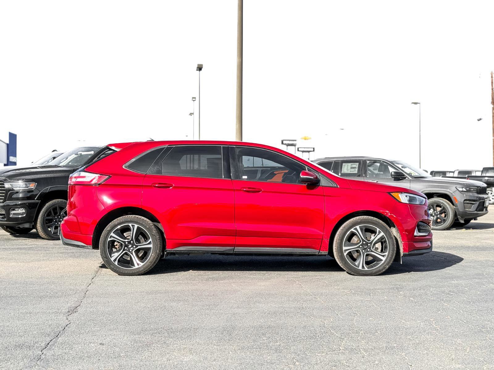 Used 2023 Ford Edge ST image 4