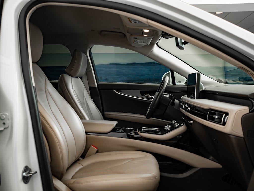 Used 2021 Lincoln Nautilus FWD w/ Equipment Group 101A image 24