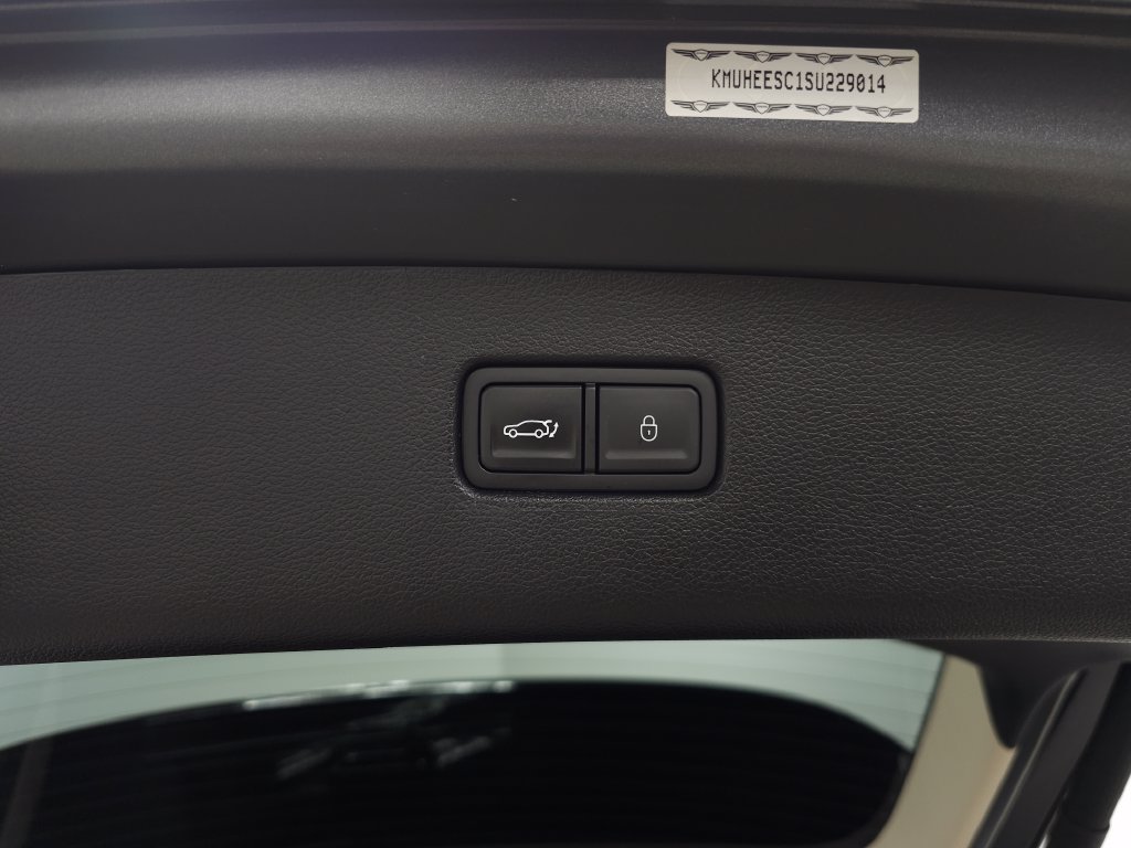 Used 2025 Genesis GV80 3.5T Prestige AWD/4WD image 12