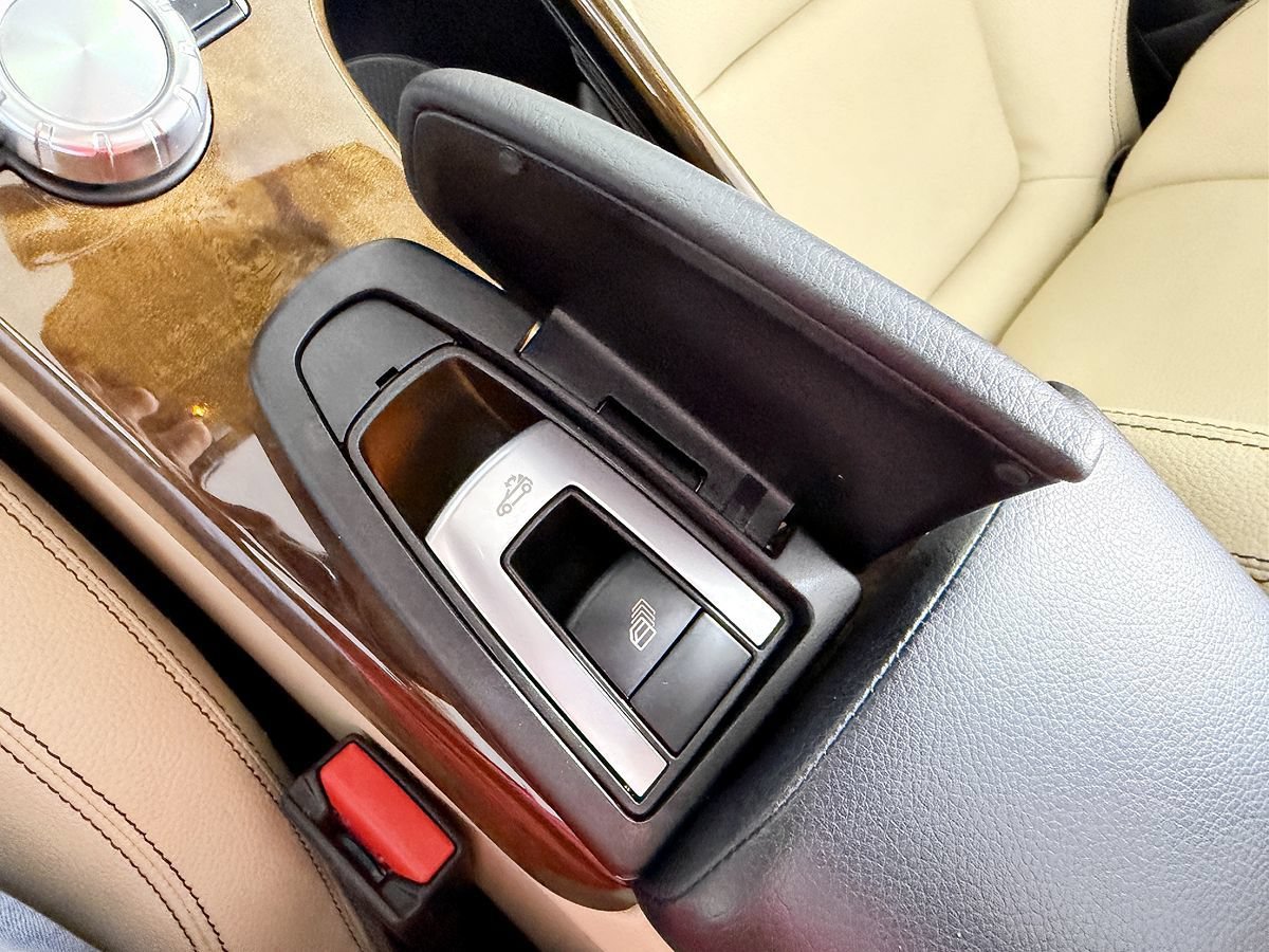 Used 2015 Mercedes-Benz SLK 250 image 57