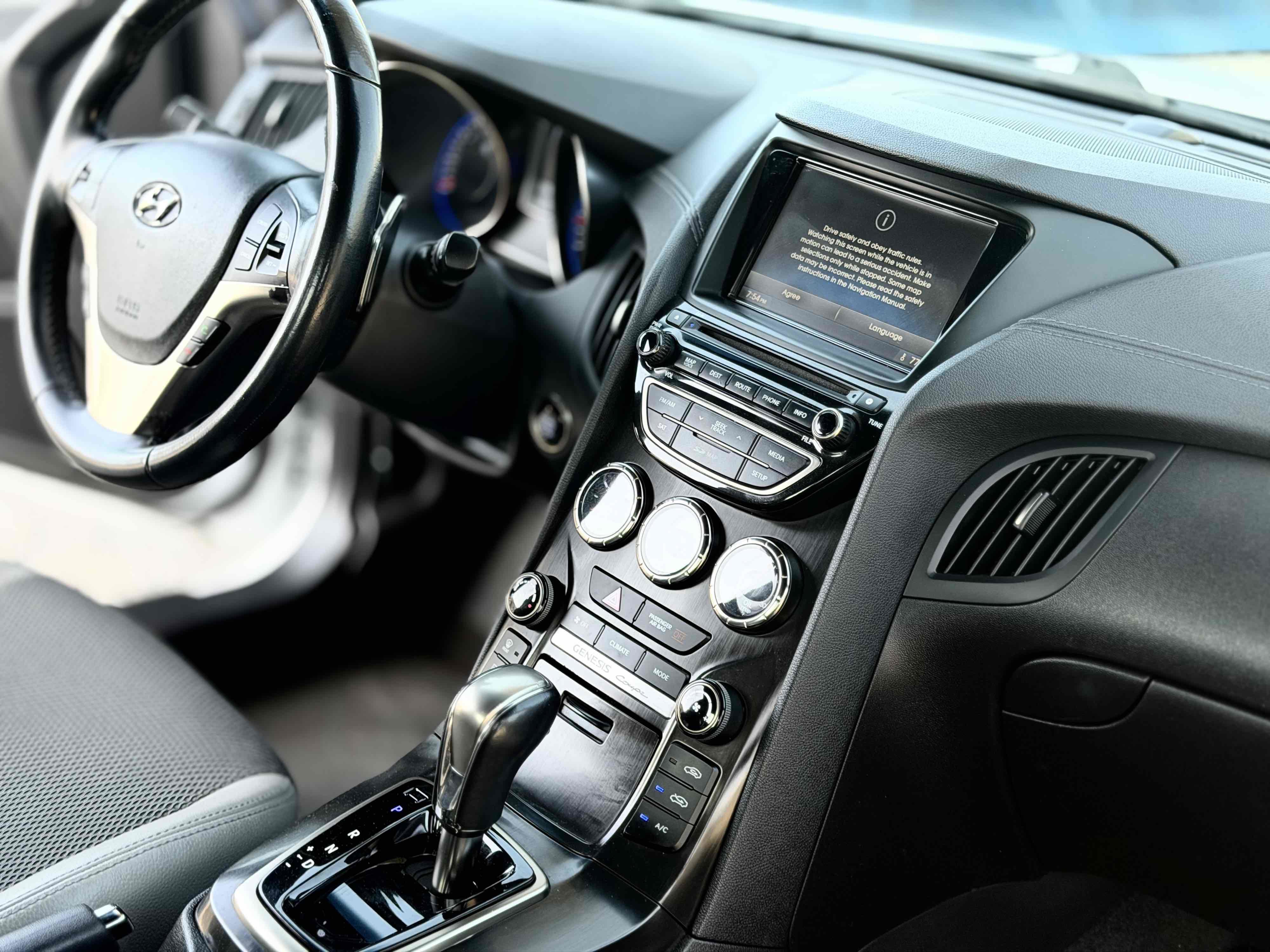 Used 2014 Hyundai Genesis 2.0T image 19