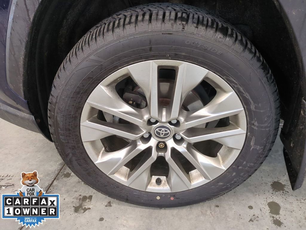 Used 2020 Toyota RAV4 XLE Premium image 9