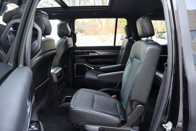 Used 2023 Jeep Wagoneer Series II image 10