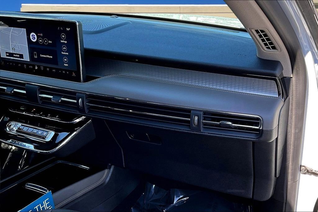 Used 2025 Lincoln Corsair Premiere image 28