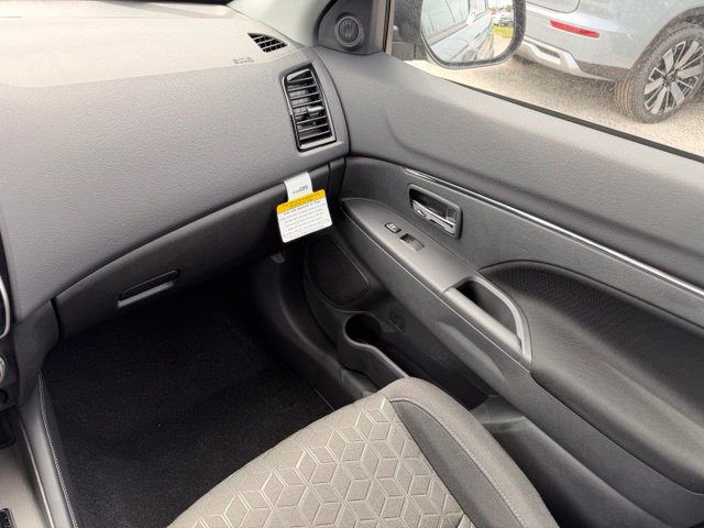 New 2027 Mitsubishi Outlander Sport ES FWD image 18