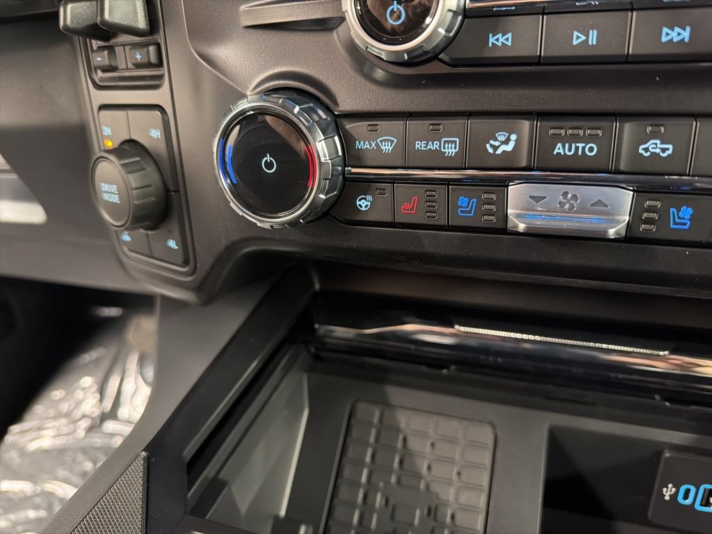 New 2026 Ford F250 Lariat w/ Black Appearance Package AWD/4WD image 14