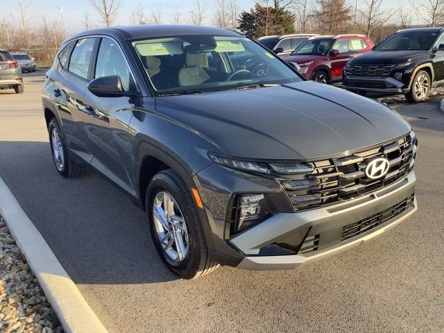 Certified 2025 Hyundai Tucson SE image 3