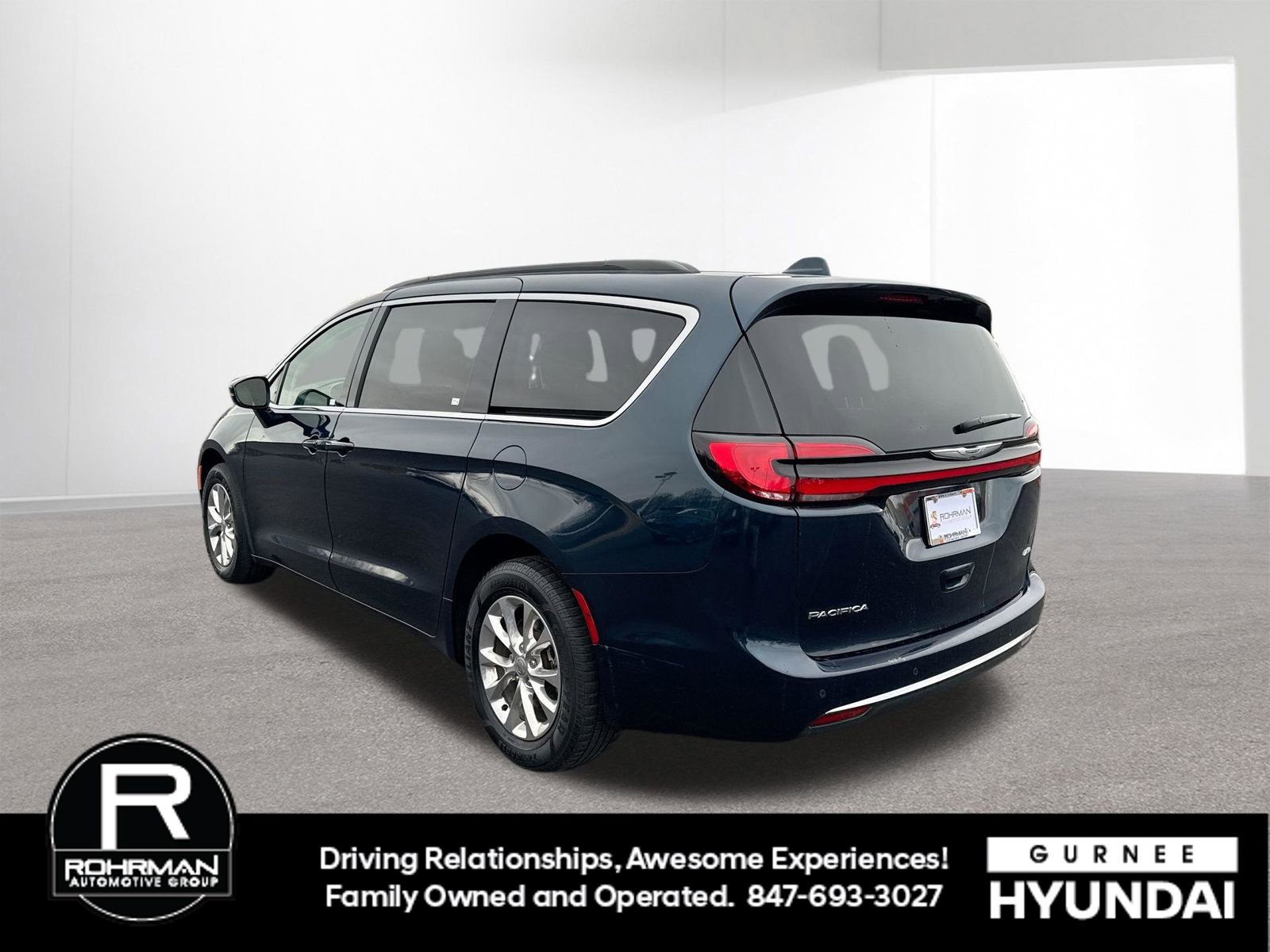 Used 2022 Chrysler Pacifica Touring-L image 6