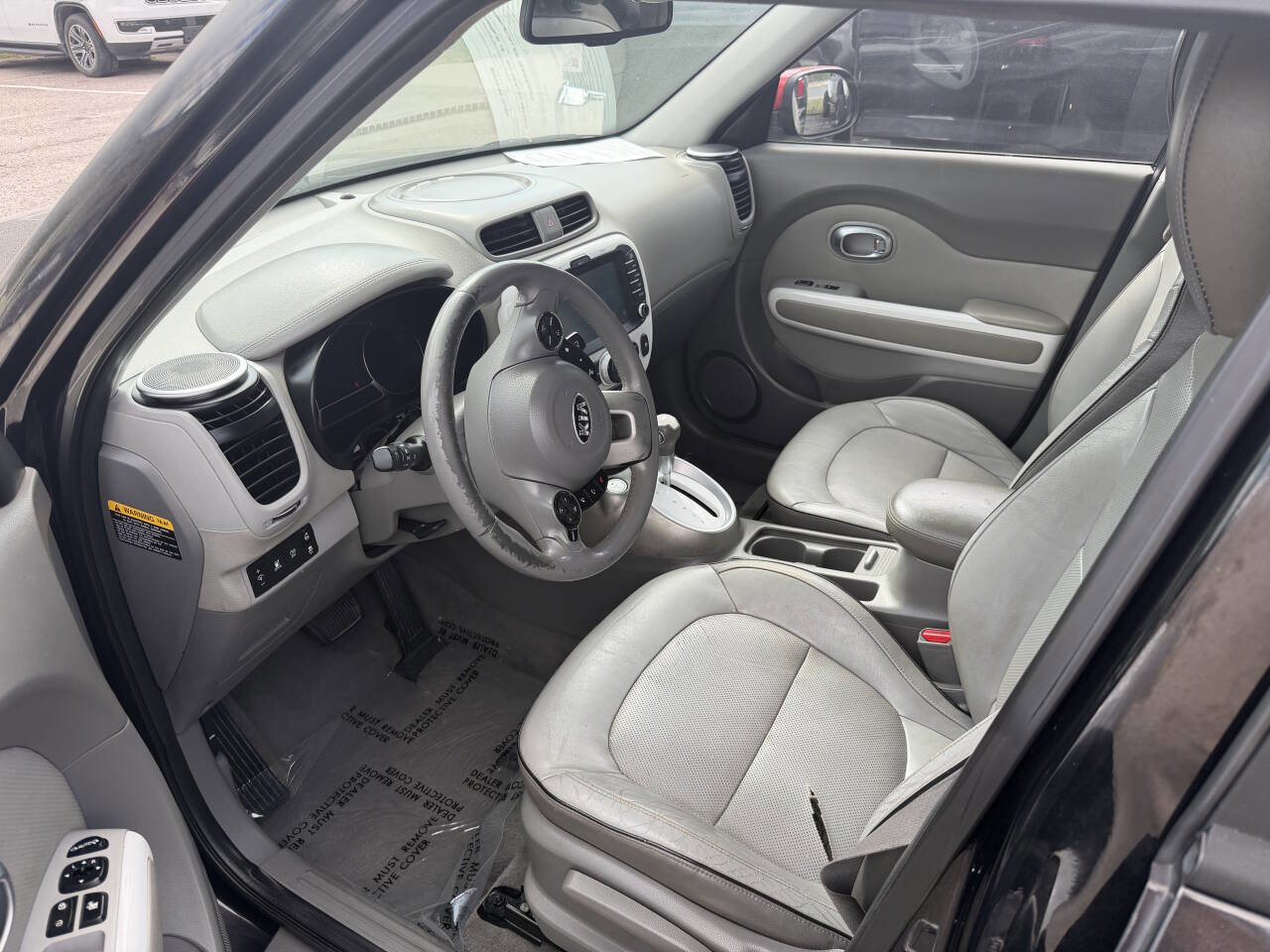 Used 2016 Kia Soul EV + image 5