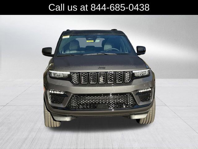 New 2025 Jeep Grand Cherokee Summit image 2