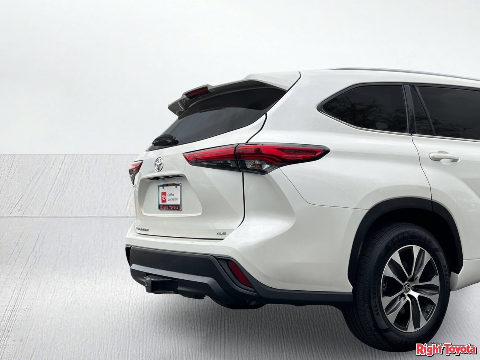 Certified 2021 Toyota Highlander XLE FWD image 12