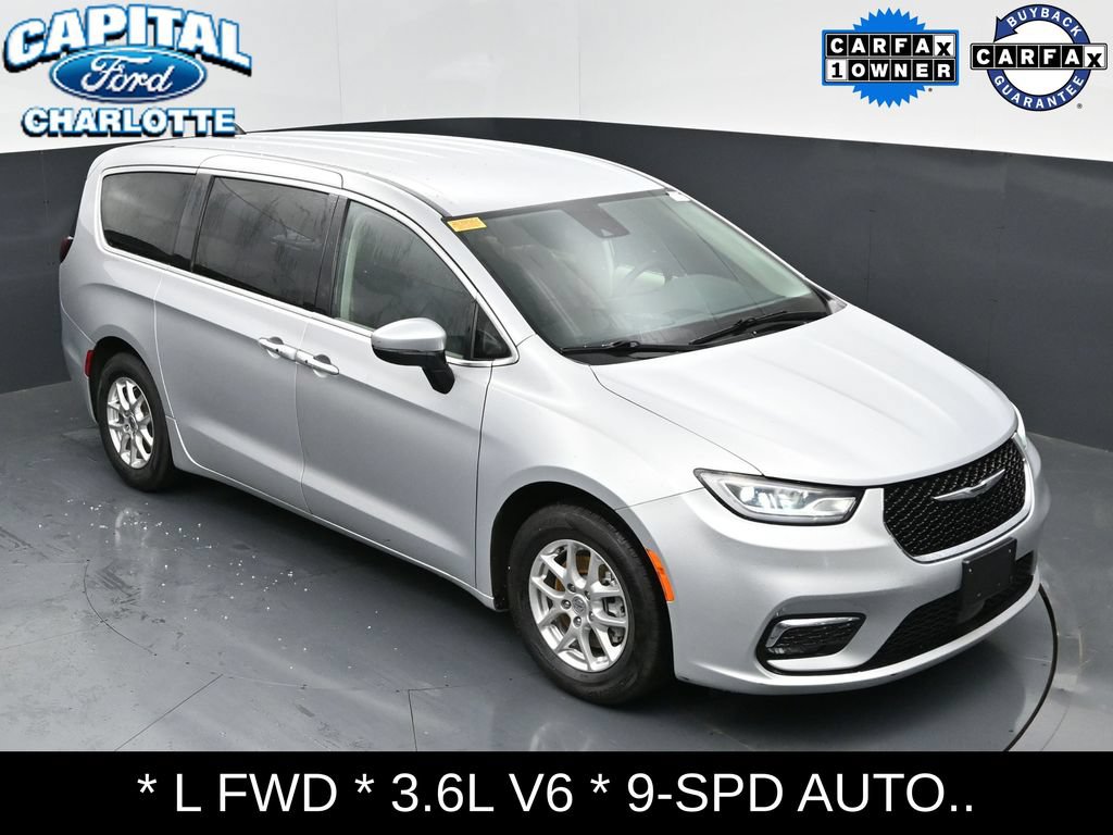 Used 2023 Chrysler Pacifica Touring-L FWD image 27