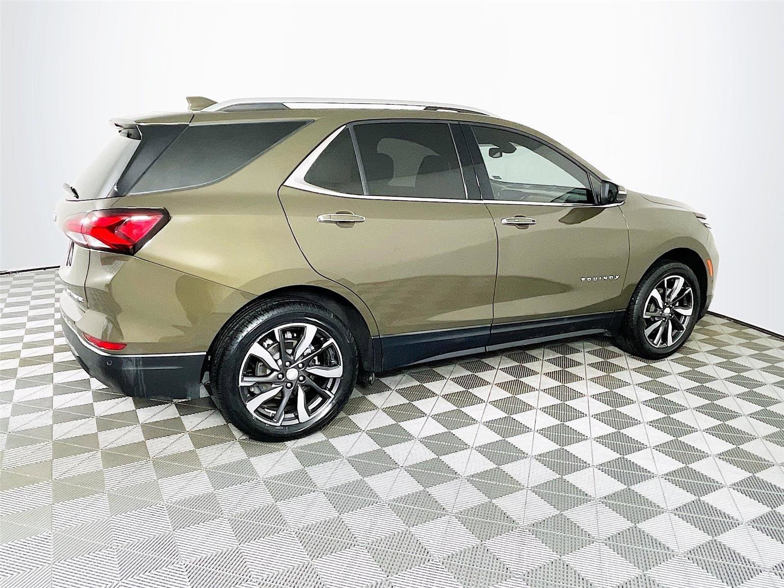 Used 2023 Chevrolet Equinox Premier image 10
