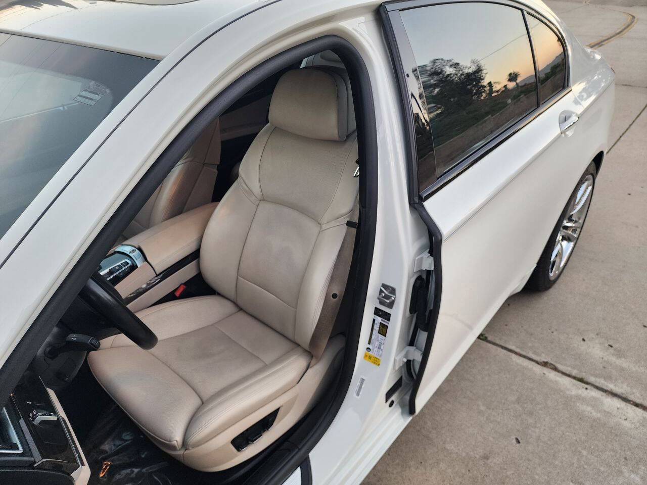 Used 2012 BMW 750Li w/ Driver Assistance Pkg image 24