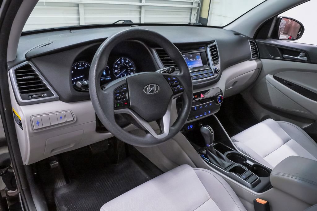 Used 2017 Hyundai Tucson SE FWD image 2