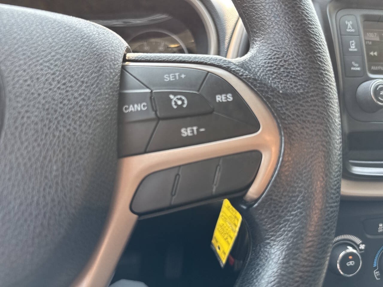 Used 2015 Jeep Cherokee Sport AWD/4WD image 34