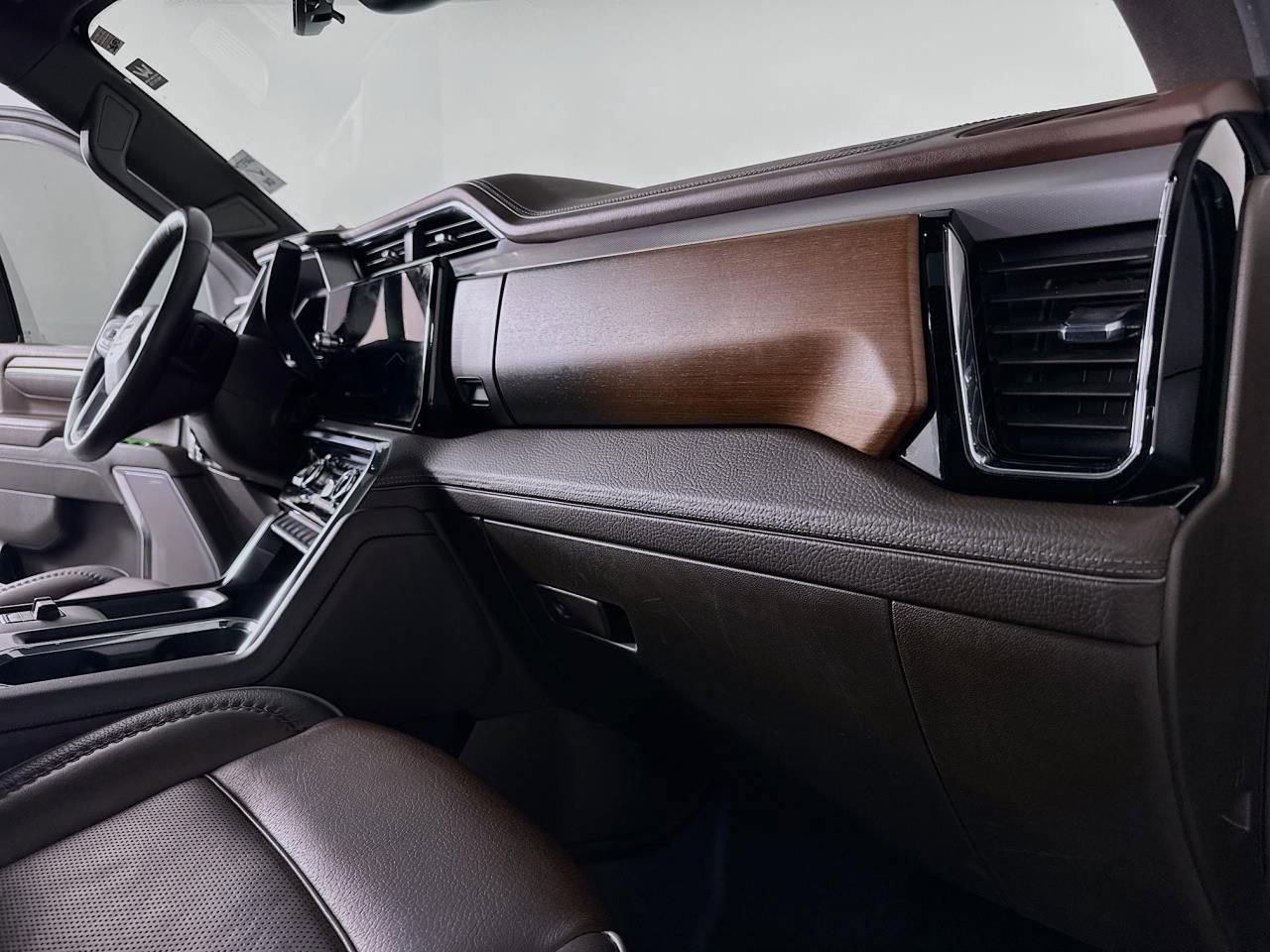 Used 2024 GMC Sierra 3500 Denali w/ Denali Reserve Package image 40