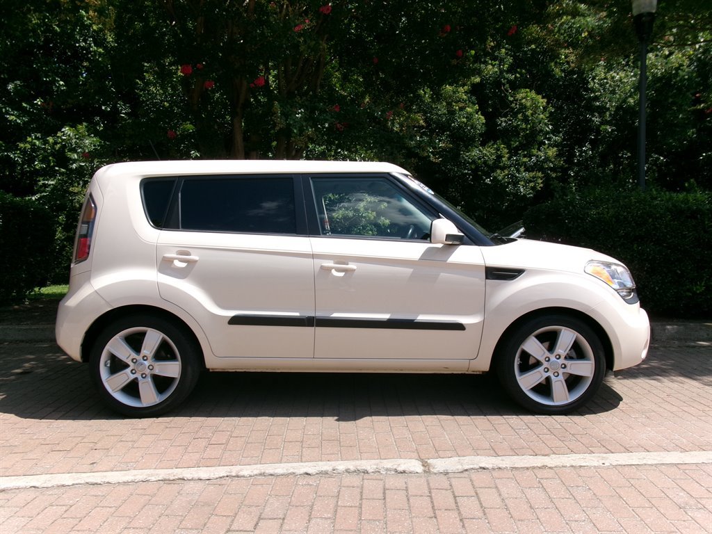 Used 2011 Kia Soul ! FWD image 8