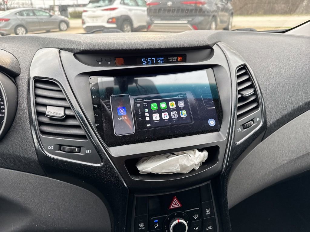 Used 2014 Hyundai Elantra SE image 19