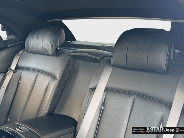 Used 2022 Rolls-Royce Phantom Sedan RWD image 26