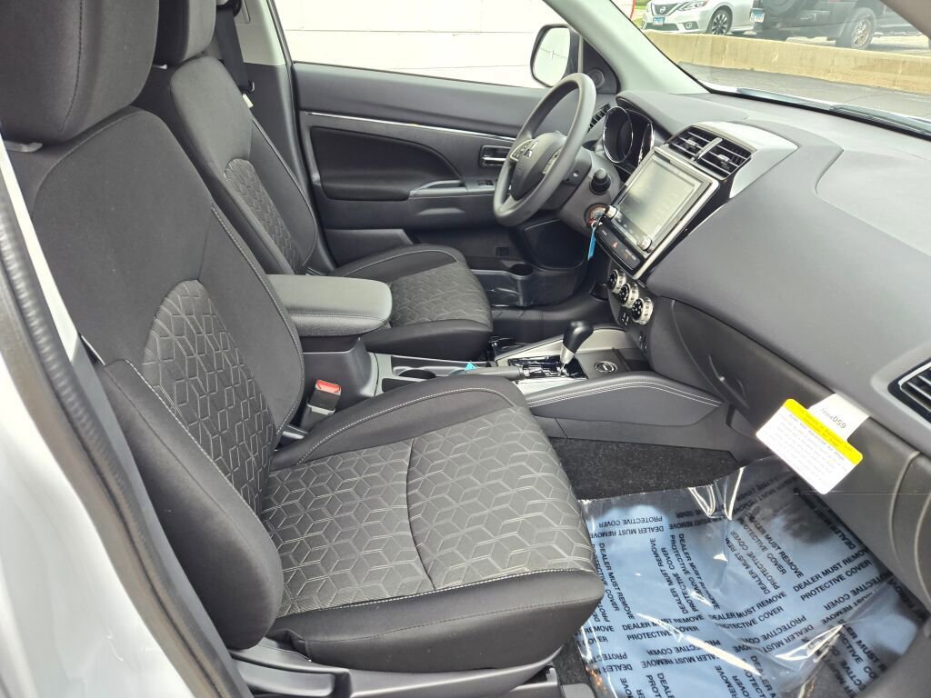 Used 2026 Mitsubishi Outlander Sport ES AWD/4WD image 5
